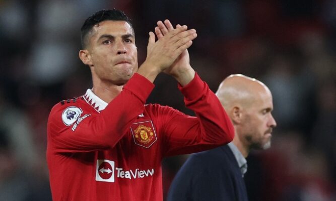  Ten Hag lại bị chỉ trích vì hàng động gạt bỏ Ronaldo
