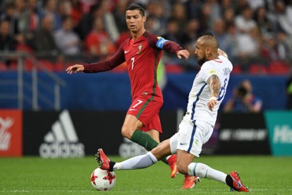  Ten Hag lại bị chỉ trích vì hàng động gạt bỏ Ronaldo