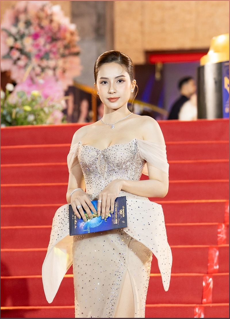 Thiên An - Nữ diễn viên nổi bật trên thảm đỏ lễ trao giải Ngôi sao xanhBTCT - -865649392