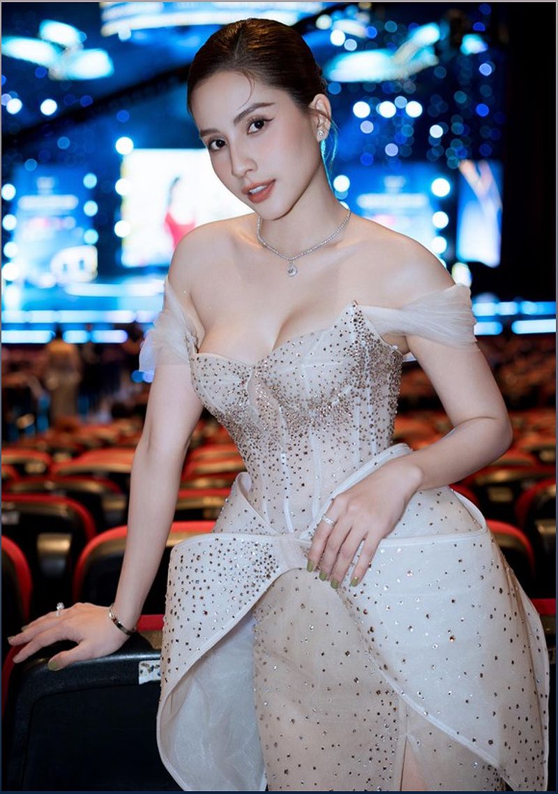 Thiên An - Nữ diễn viên nổi bật trên thảm đỏ lễ trao giải Ngôi sao xanhBTCT - 2115552272