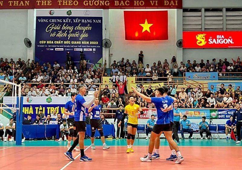 Bán kết giải bóng chuyền vô địch quốc gia 2023: Bích Tuyền lội ngược dòng, Ninh Bình LPBank giành vé vào chung kết - -282146028
