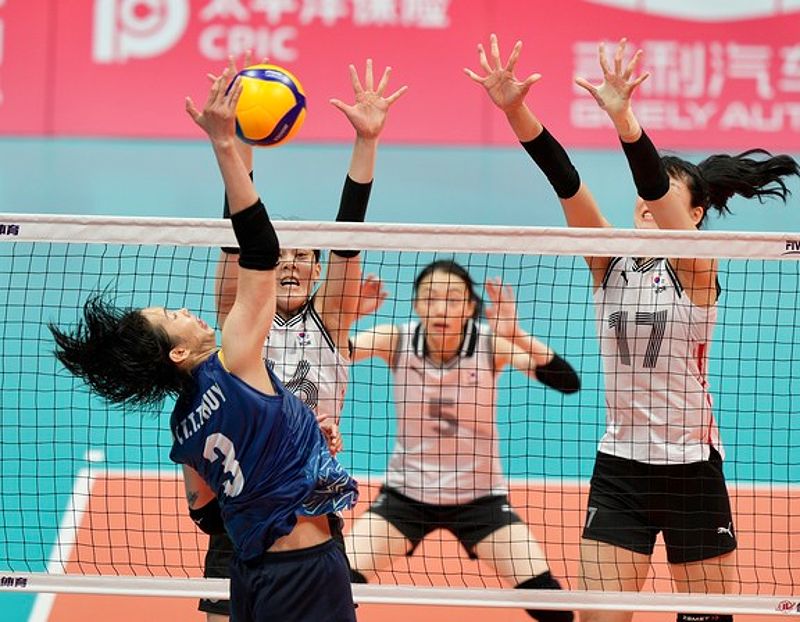 Đội tuyển bóng chuyền nữ Việt Nam giành chiến thắng nghẹt thở trước Hàn Quốc tại ASIAD 19 - 147291214