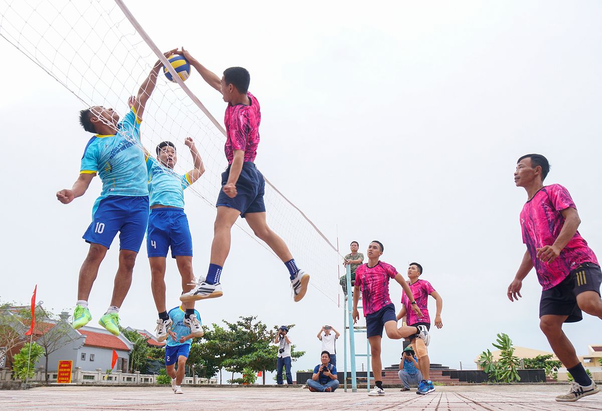 Trận đấu bóng chuyền giữa Biển Đông: Đánh dấu sự đoàn kết và niềm vui trên đảo Trường Sa - 741116836